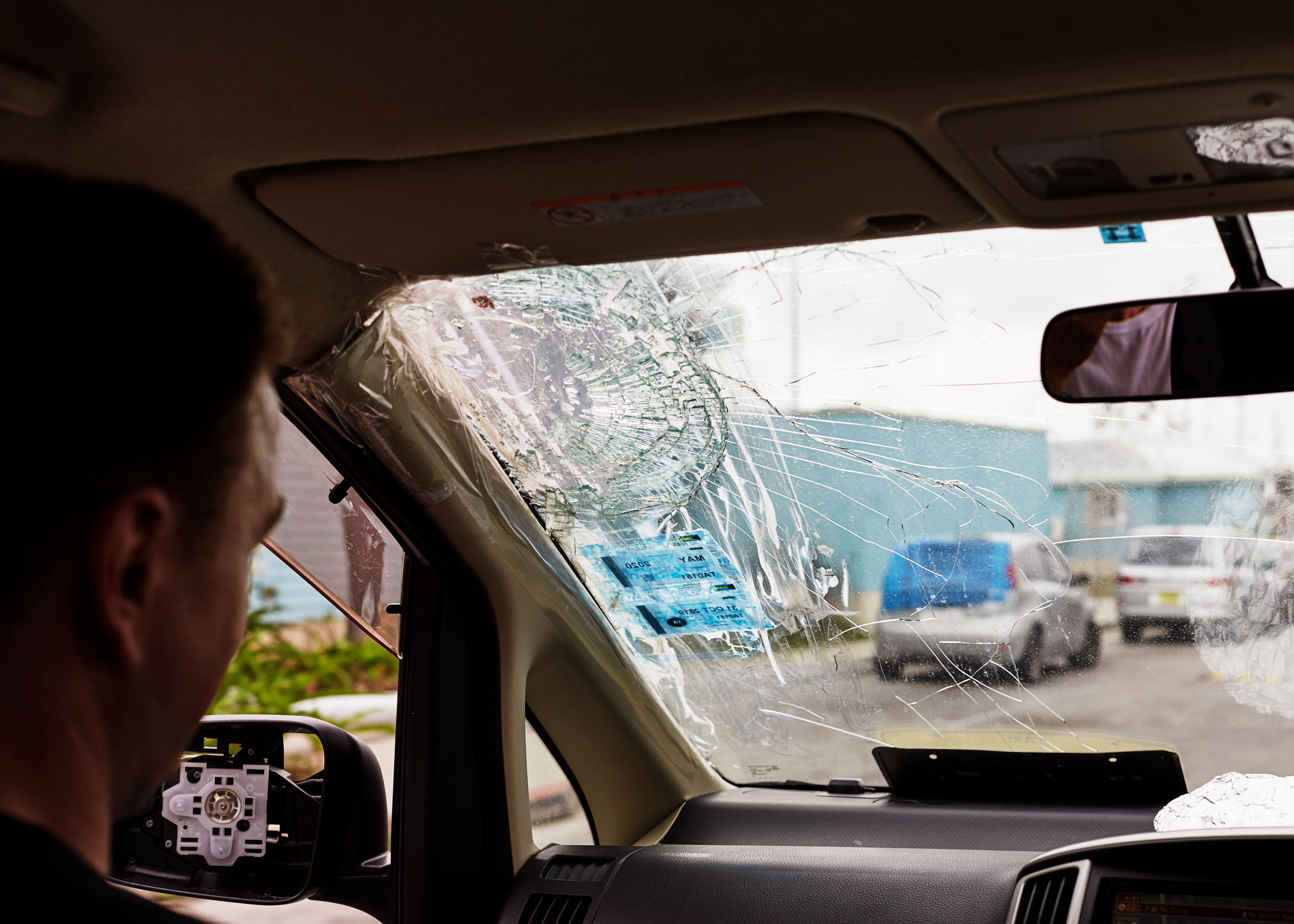 5-H911-BAHAMAS-WINDSHIELD